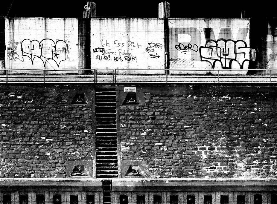Kaimauer Innenhafen Duisburg 09/2009