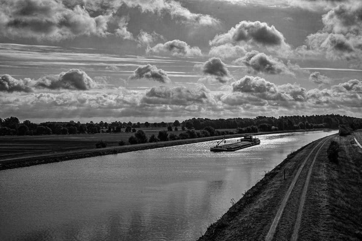 Kanal im Gegenlicht 1 (1 von 1).jpg