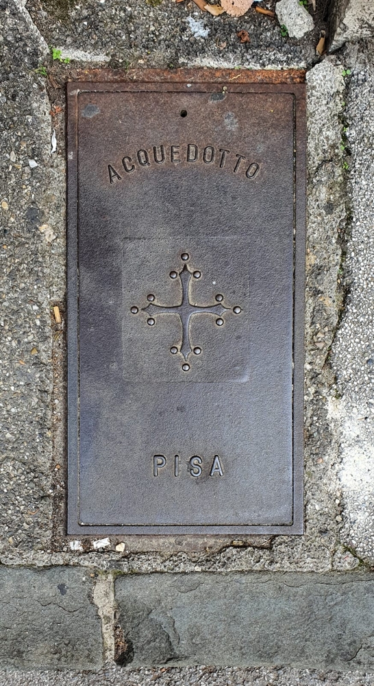 Kanaldeckel Pisa