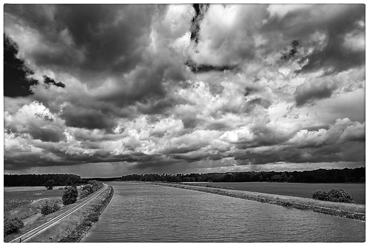 Kanalwolken 2_BW.jpg