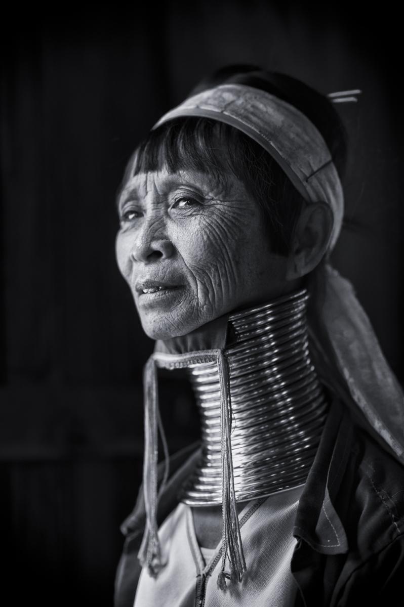 Karen - Portrait einer Frau der "Karen" am Inle See.