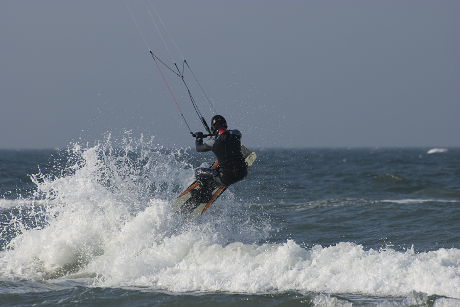 Kite Surfer Dicke Welle II