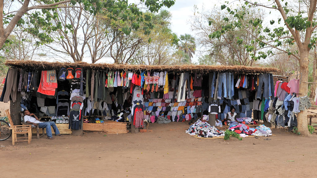 Klamottenladen in Mfuwe
6155