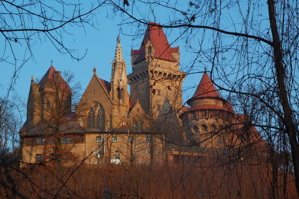 Kreuzenstein 12
