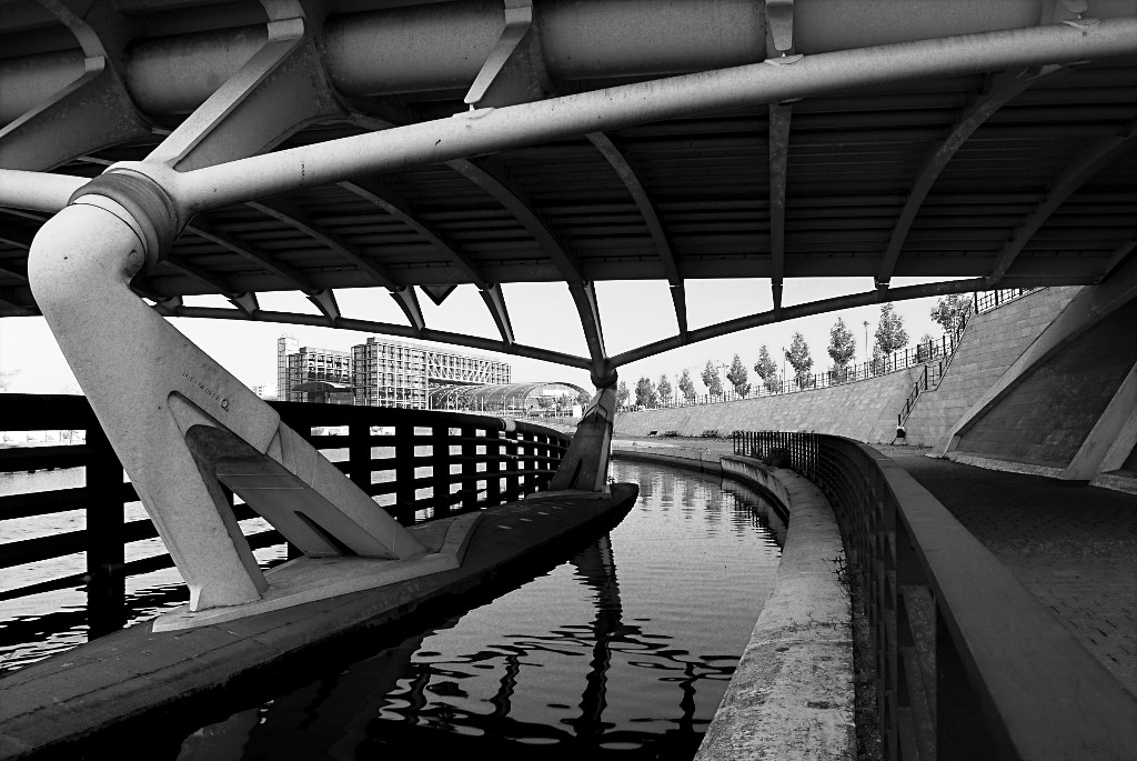 KronprinzenbrückeUndHbfBln 0024 110608b SW 1024x685