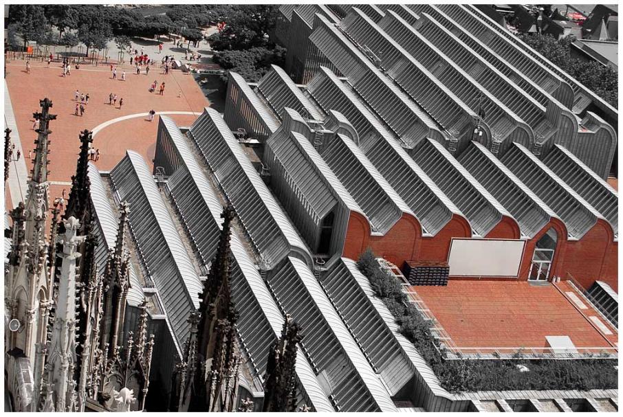 kulturdachlandschaft
--------------------
aus 74 m höhe auf dem domdach auf das museum ludiwg