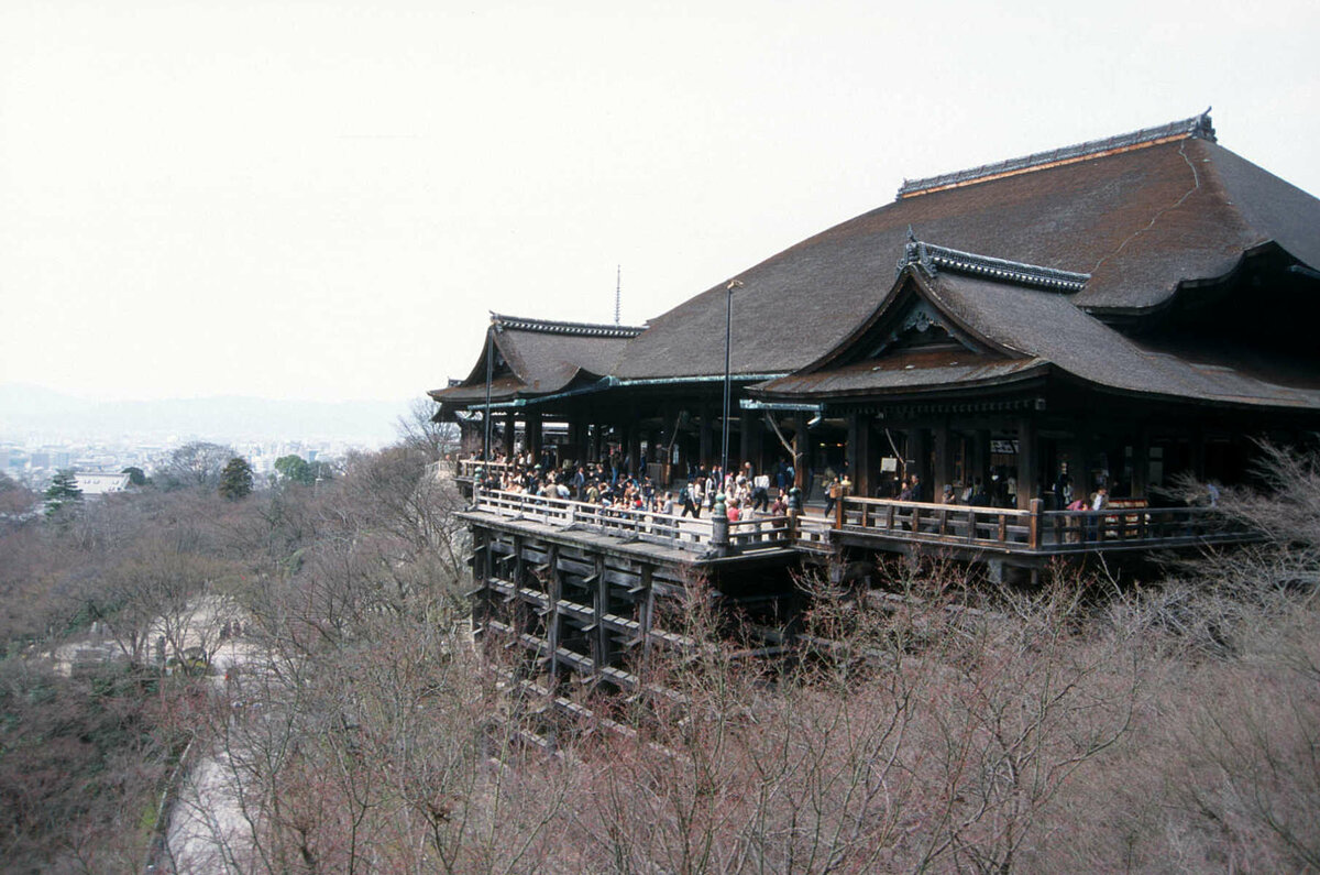 Kyoto, Haupthalle Otowasan Kiyomizu-dera Tempel.jpg