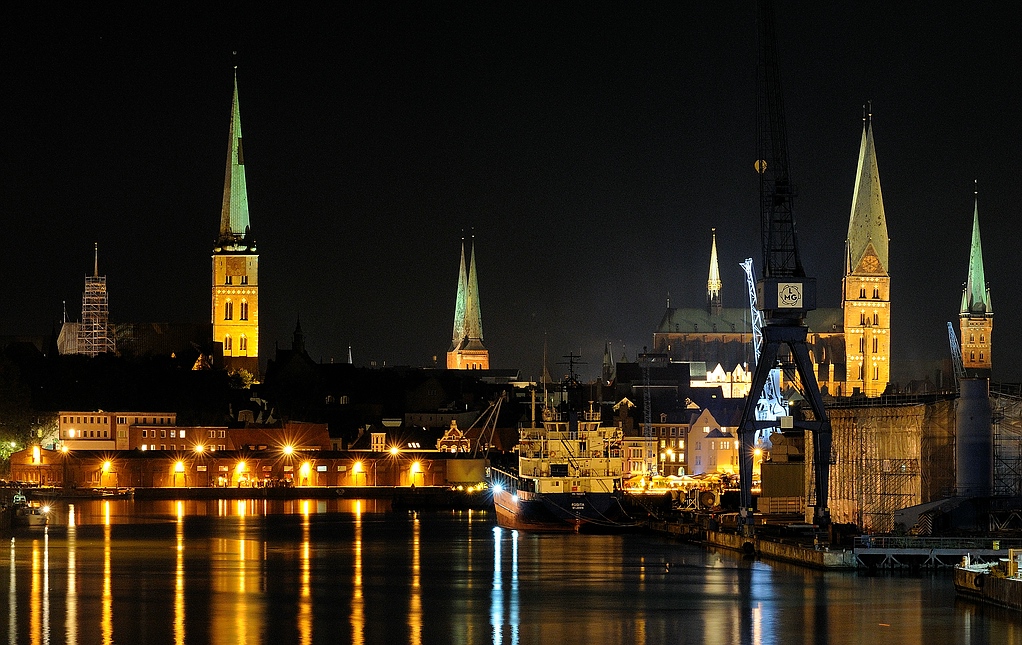 Lübeck Hafen bei Nacht