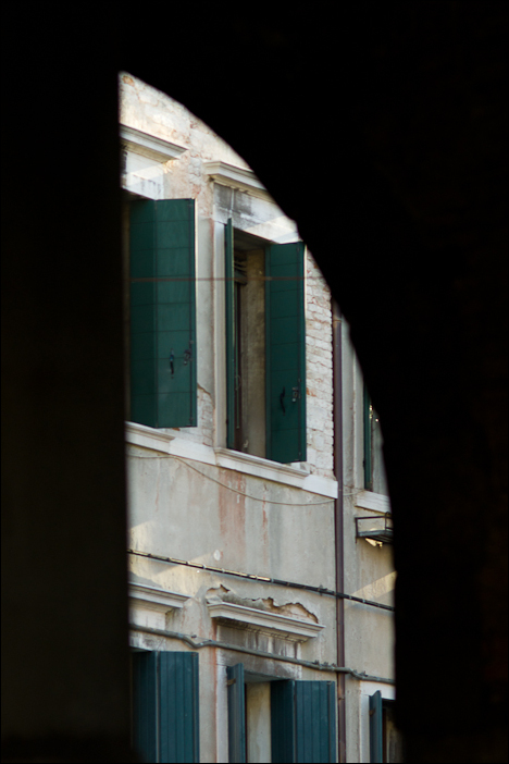 L1057782