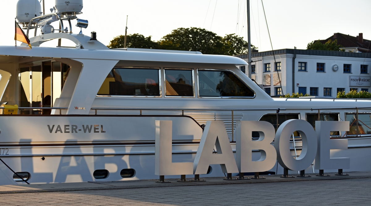 laboe_hafen_schatten.jpg