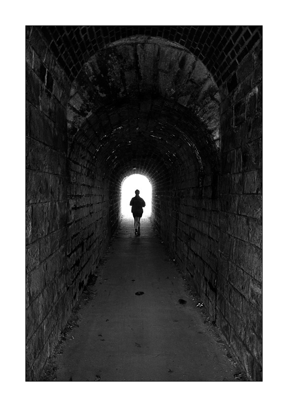 Laeufer im Tunnel