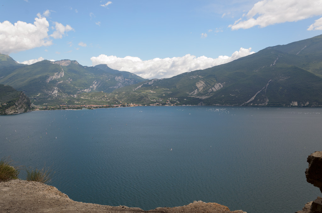 Lago di Garda: Blick von der alten Straße (an der Westküste) zum Ledrosee auf Torbole