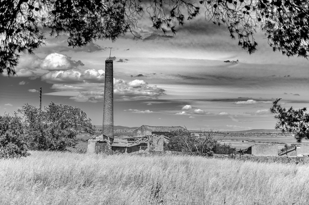 Landschaft mit Schornstein