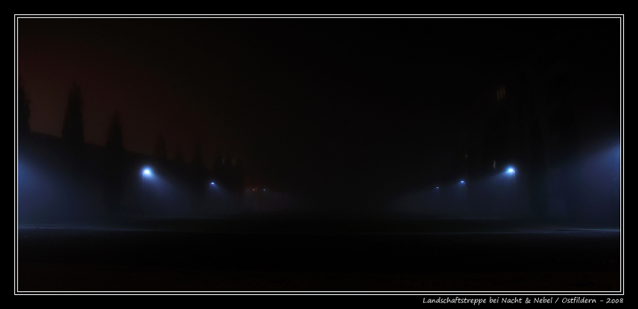 Landschaftstreppe bei Nacht &amp; Nebel
(Photo-Nachbearbeitung: Keine; ausschl. Ausschnitt&amp;Rahmen, GIMP)
