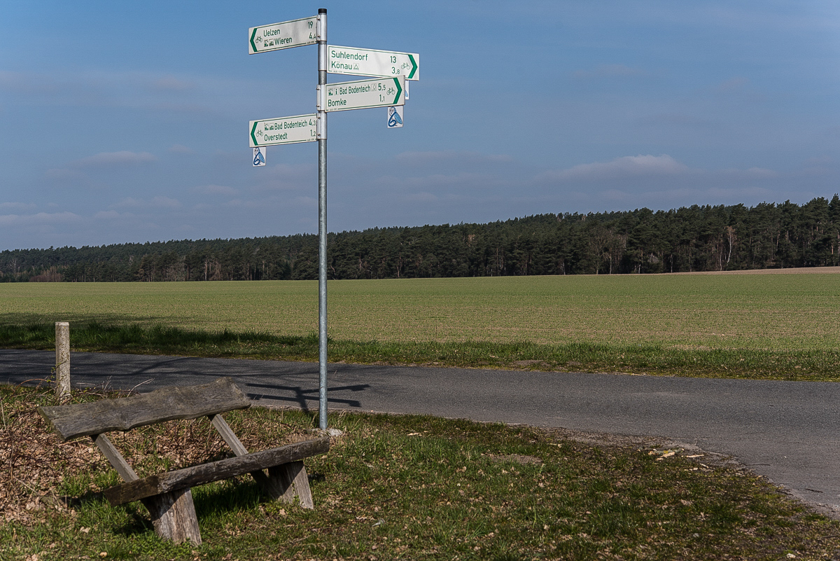 Liegebank am Wegweiser (1 von 1).JPG