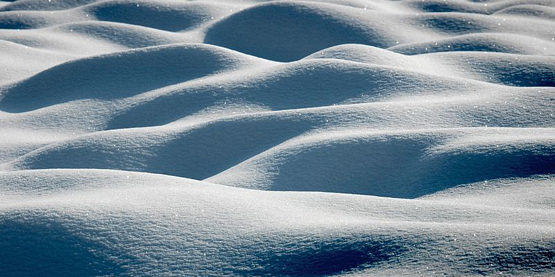 Liegende Schneefiguren II