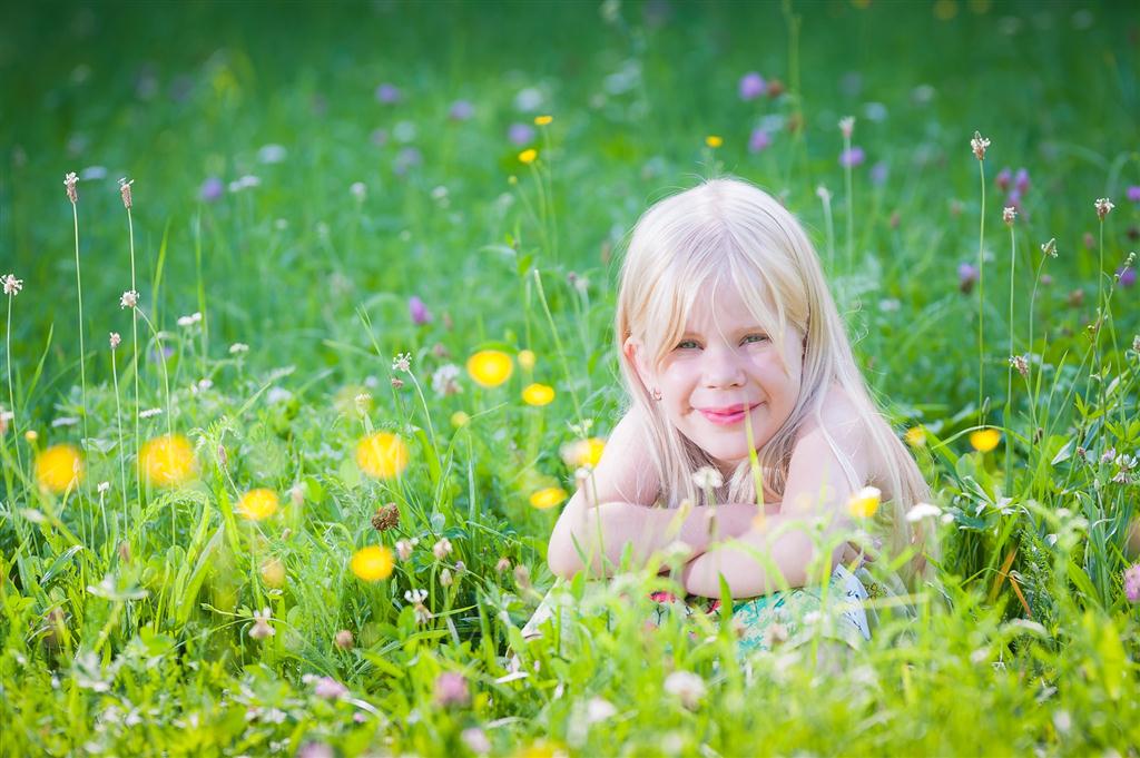 Lisa in der Wiese