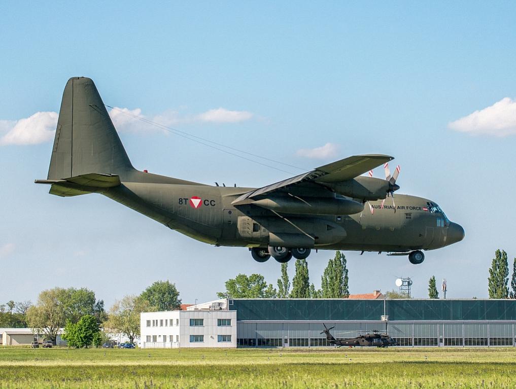 Lockheed C-130K Hercules (L-382)
Nikon D800 - Sigma 100-300