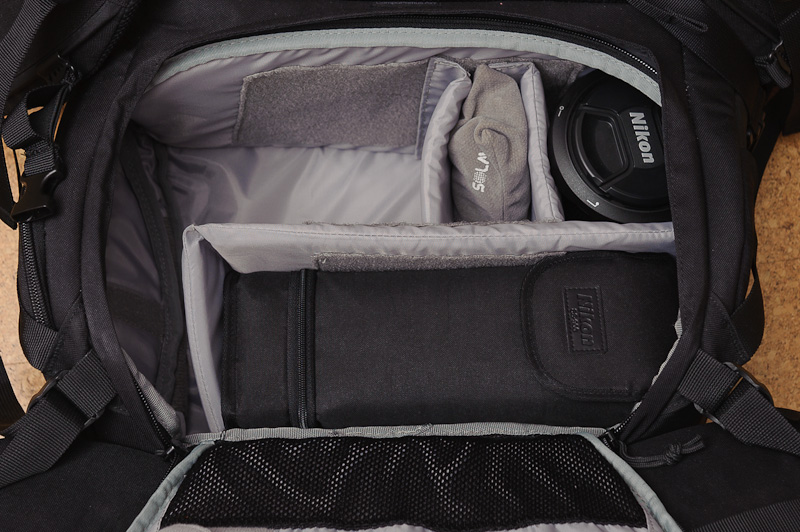 Lowepro Compu Primus AW mit folgender Ausrüstung:

Nikon D700 mit MB-D10 und angesetztem Nikon 24-70 f2.8G,
Nikon 16-35mm f4 VRII G
Nikon 70-200 f2.8 