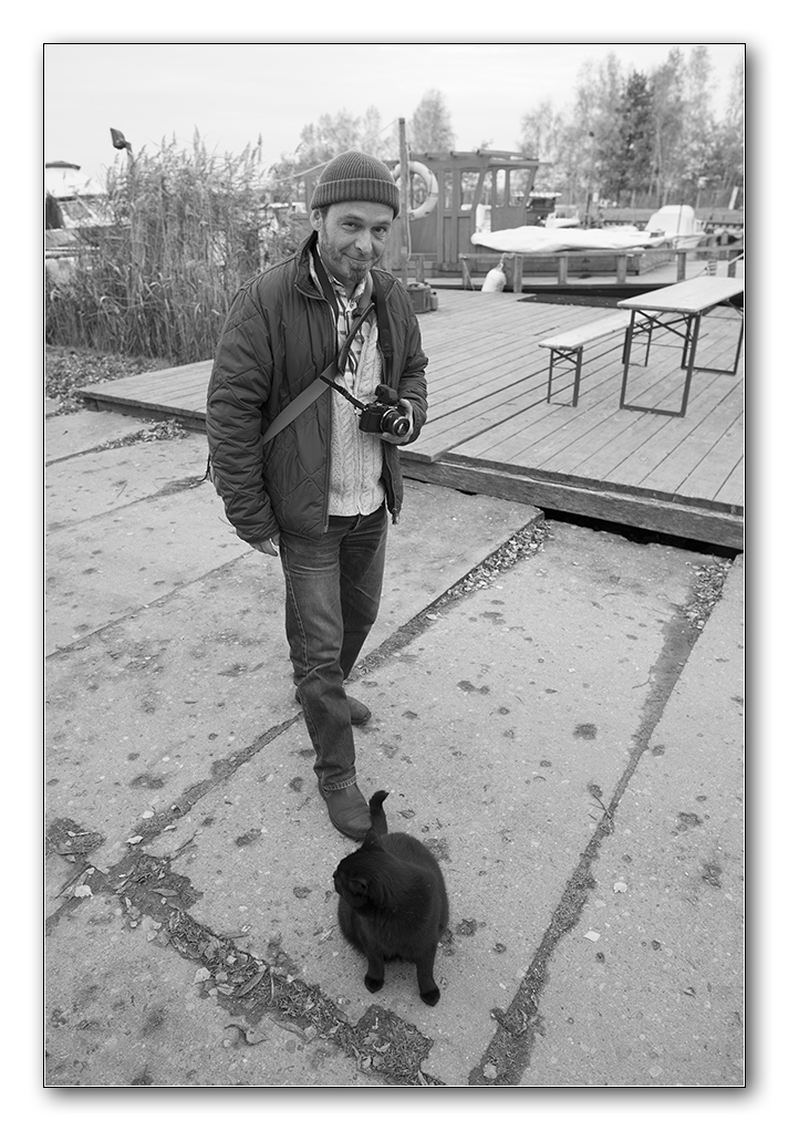 männer die katzen quälen
