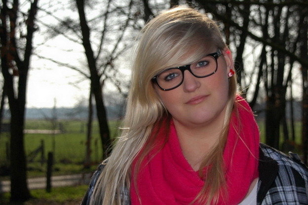 März `12