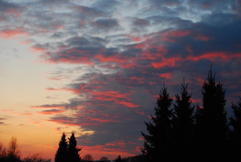 Märzleuchten (2)

Der Abendhimmel im März