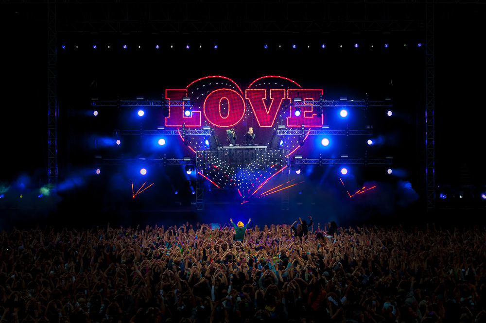 möchte mit diesem Foto am Fotowettbewerb "Konzertfotografie" teilnehmen wie funktioniert das?
David Guetta 2013 im Warsteiner Hockeypark
20130531 HoPa