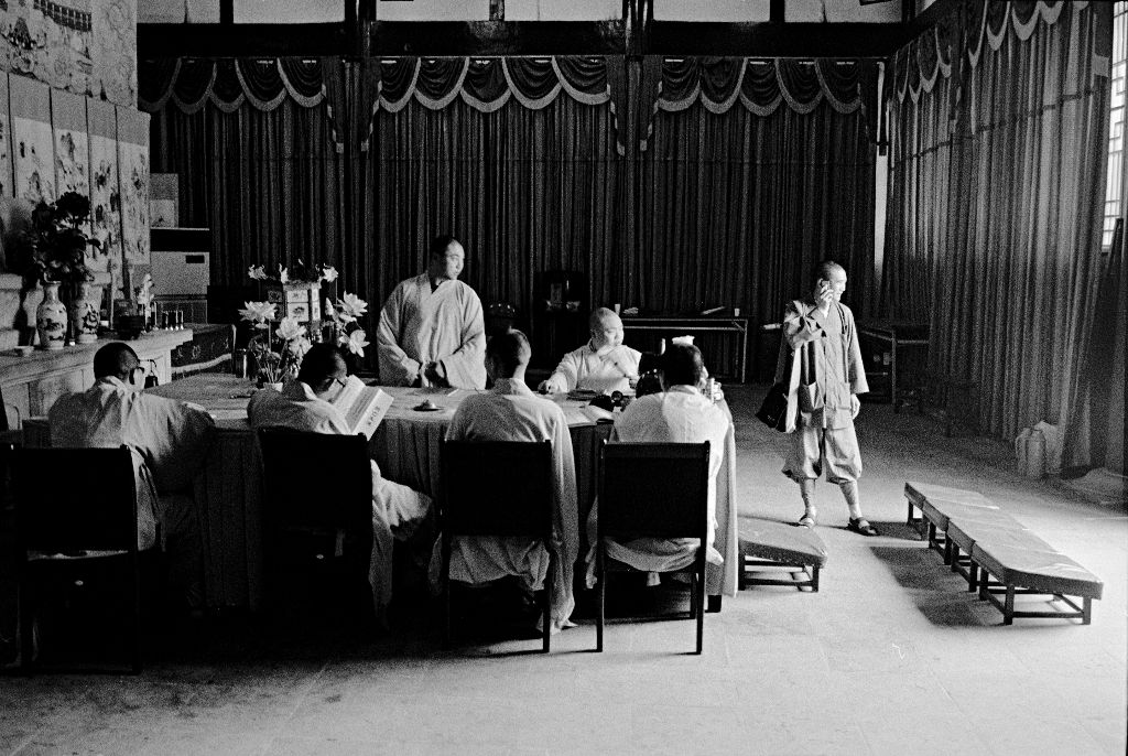 mönche "bei der arbeit".
yangzhou, provinz jiangsu, china
agfa apx100, iso 200, 19min R09 @ 22°C
voigtländer nokton 1,2/35mm