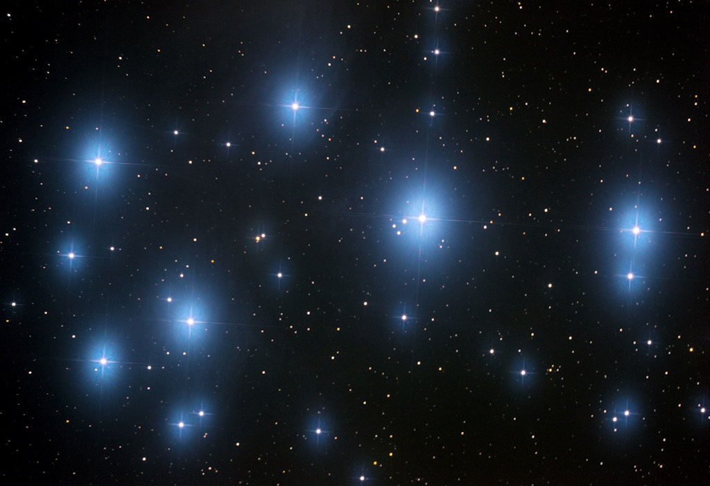 M 45 - NGC 1432 - Plejaden - Sternbild Stier
vom 07.09.2013 - Aufnahmeort Nordsachen - 203 mm Newton bei 1000 mm Brennweite auf einer HEQ5pro und der 
