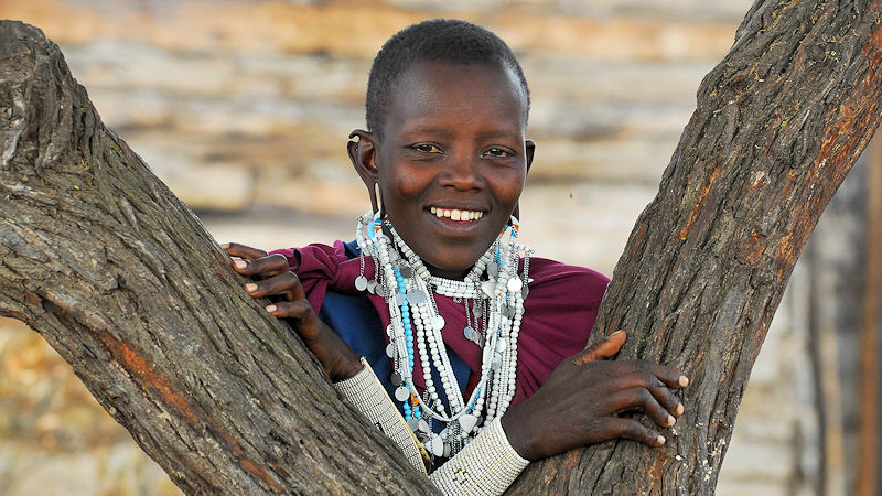 Maasai Frau in einen Dorf 
in der Nähe des Kambi Ya Tembo
9999