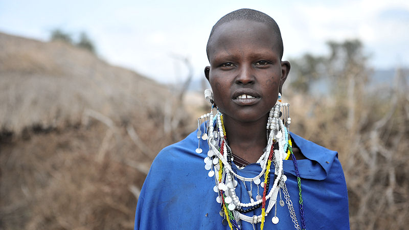 Maasai Frau in einen Dorf in der Nähe
vom Kambi Ya Tembo
7911