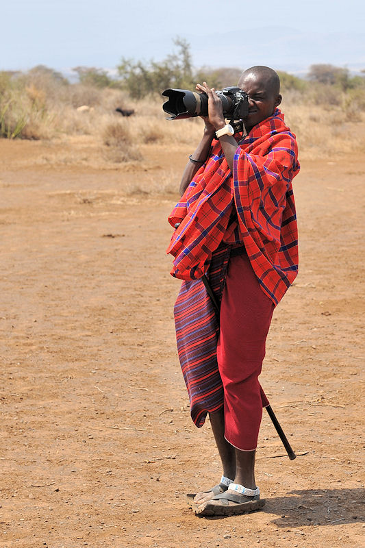 Maasai mit Nikon
7582