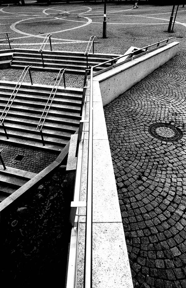 Mal was Graphisches
Nikon Fm2; Fuji Neopan 1600; Scan vom Negativ