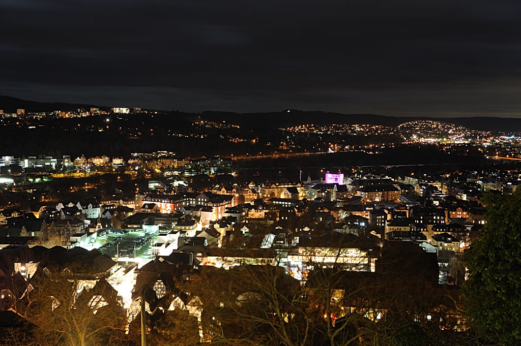 Marburg b(u)y Night, 27.11.2009:
Blick vom Schloß über die Südstadt
