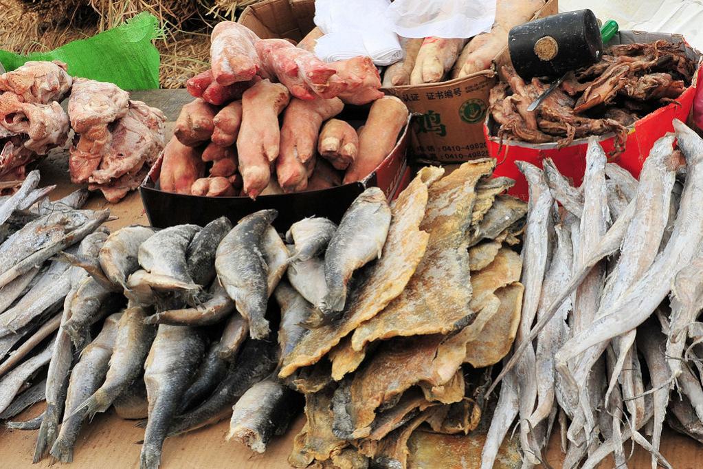 Markt in Huanan
Fisch oder Schweinepfote?
(9760)