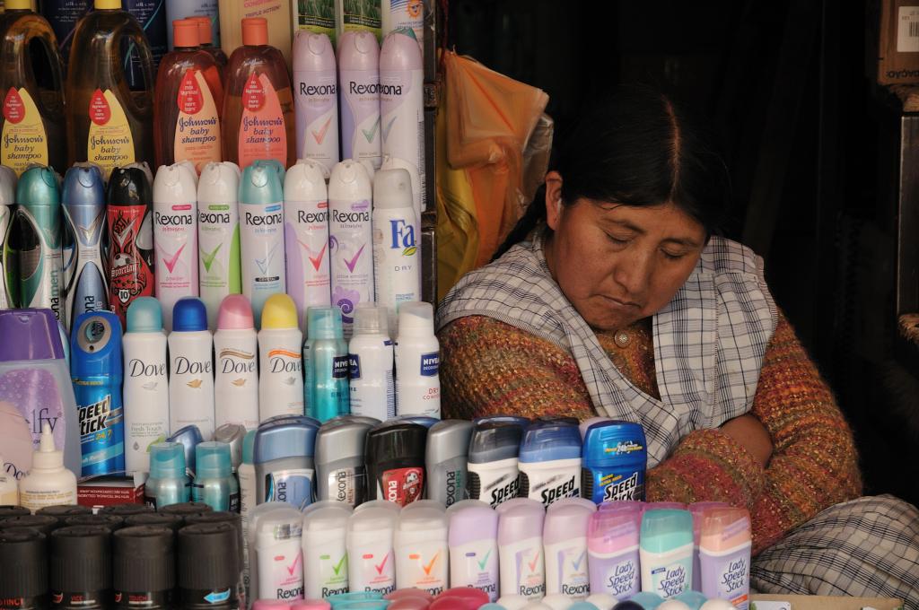 Marktfrau in La Paz - Bolivien
Die Stadt liegt auf 3300 m bis 4050 m Höhe. Atemberaubend und atemraubend.