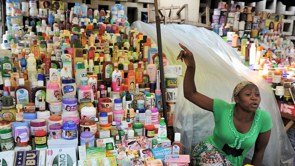 Marktfrau in Lomé 7587