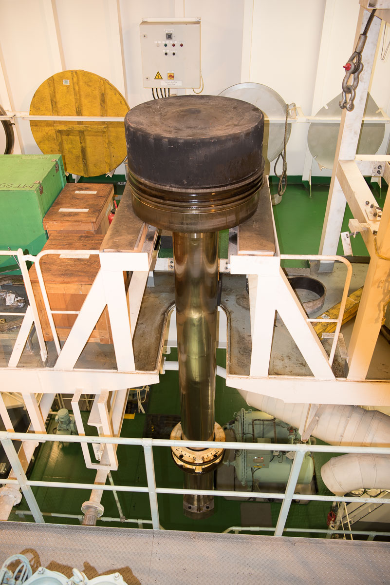 Maschine 1744 Kolben mit Treibstange Kolbendurchmesser 900mm