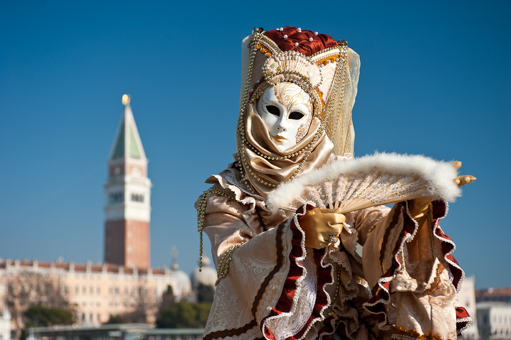 Maske vor dem Campanile 4860