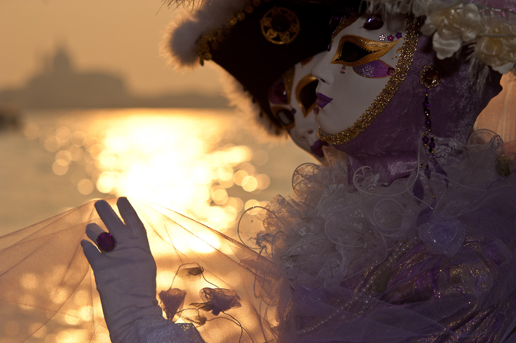 Masken im Sonnenuntergang 4633