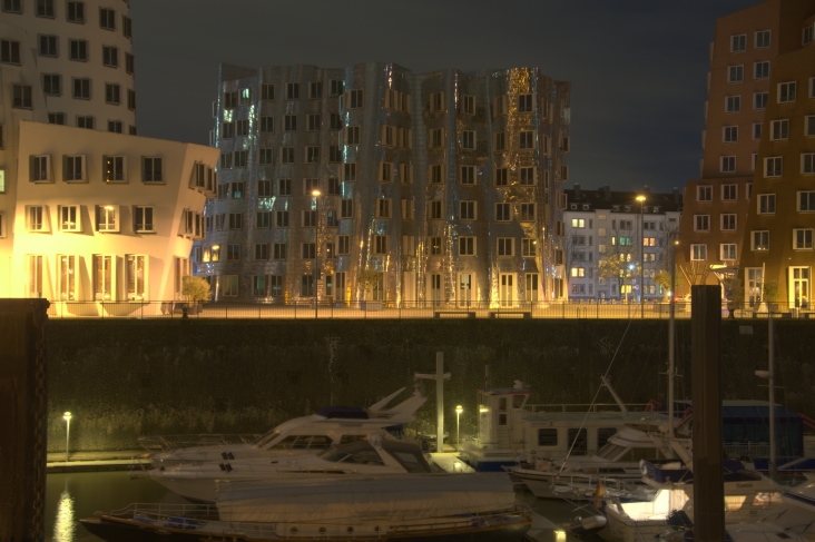 Medienhafen Ddorf2
Nachtaufnahme
mit FDR Tools Basic bearbeitet