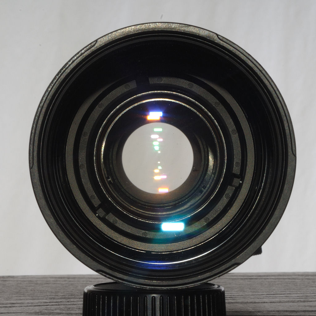 Mein defekt gekauftes und repariertes SIGMA AF 170-500 APO Telezoom:
Die CPU-Platine und alle Kabel waren herausgerissen, der Rear-Fokus-Trieb war an 