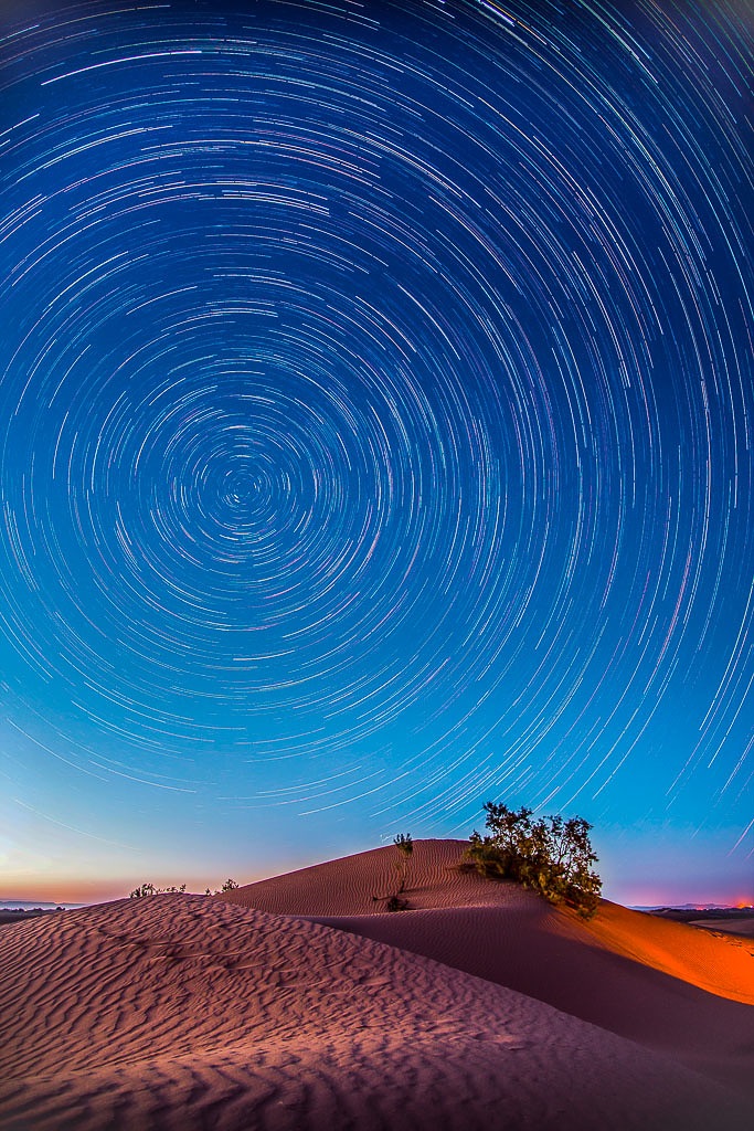 Mein erster Versuch bei Startrails.
Aufgenommen im Erg Chigaga in Marokko.