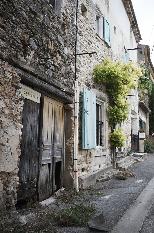 Menerbes2