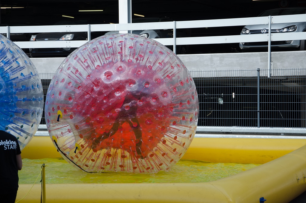 Mensch im Ball