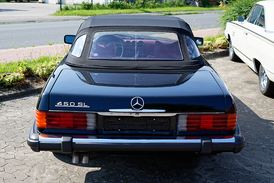 Mercedes 450 SL Heck.jpg