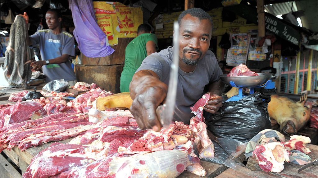 Metzger auf dem Markt von Kumasi
2667
