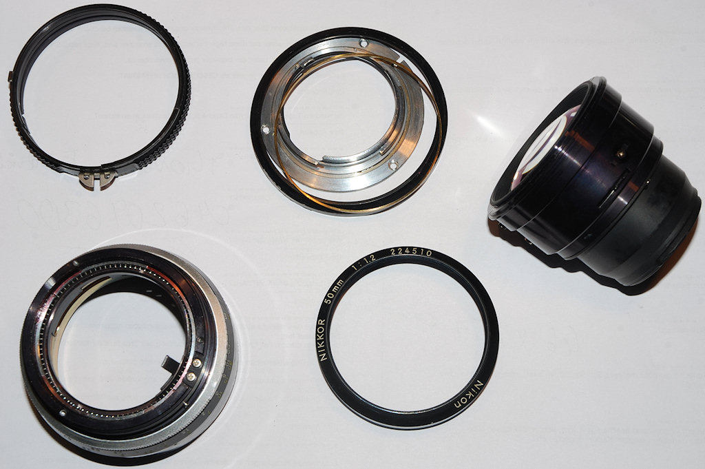 MF Nikkor 50mm 1:1,2
zur Reparatur und Reinigung zerlegt