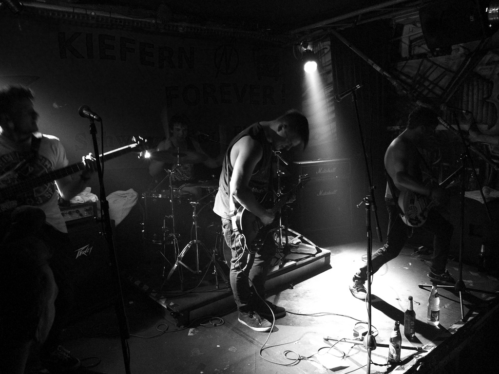 Middle Finger Salute @ AK47 Düsseldorf