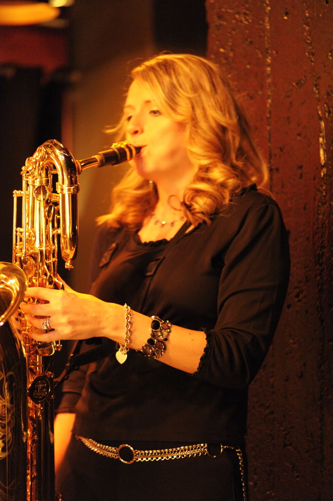 Mingus Big Band Live at Jazz Standard, NYC, 4. Juni 2012 - die Baritonsaxophonistin Lauren Sevian
